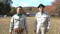 紅葉に囲まれ落ち葉遊び（後編）